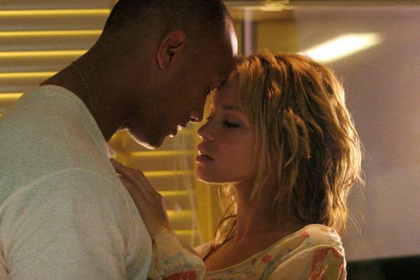 Dwayne Johnson und Ashley Scott in 'Walking Tall' © MGM 2003