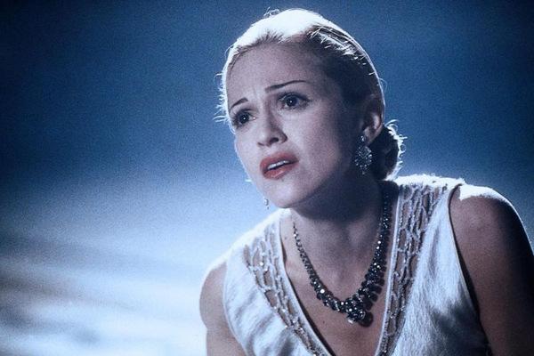 Kein Grund zu trauern: 'Evita' bliebt verschont - für diese Rolle gab es 1997 sogar eine 'Golden Globe' Auszeichnung! © Paramount Home Entertainment