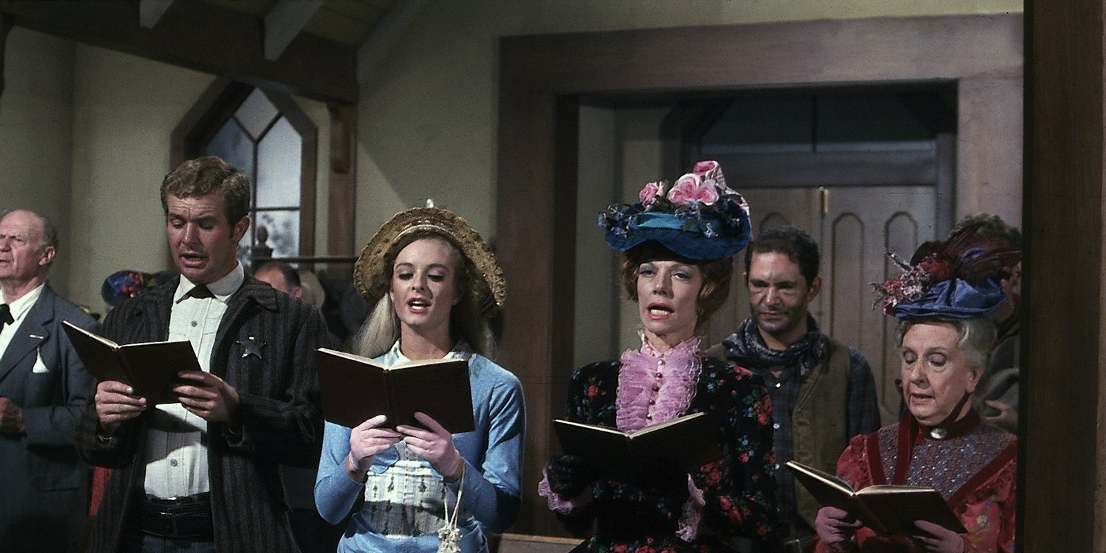 Pistolen und Petticoats