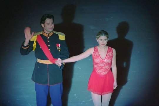 A Royal Christmas on Ice - Auf Schlittschuhen ins Weihnachtsglück - Szenenbild 9 A Royal Christmas on Ice - Auf Schlittschuhen ins Weihnachtsglück - Szenenbild 9
