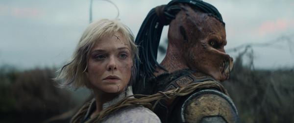 Elle Fanning und Dimitrius Schuster-Koloamatangi in PREDATOR 6 - BADLANDS (USA 2025) © 20th Century Studios Elle Fanning und Dimitrius Schuster-Koloamatangi in PREDATOR 6 - BADLANDS (USA 2025) © 20th Century Studios