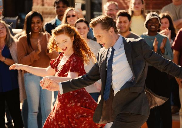 Tom Hiddleston in THE LIFE OF CHUCK (USA 2024) © TOBIS Film Tom Hiddleston in THE LIFE OF CHUCK (USA 2024) © TOBIS Film