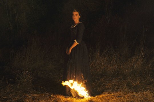 Porträt einer jungen Frau in Flammen - Szenenbild 8