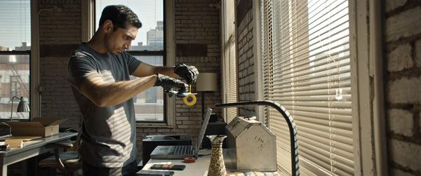 Riz Ahmed in THE NEGOTIATOR (USA 2024) © Bleecker Street