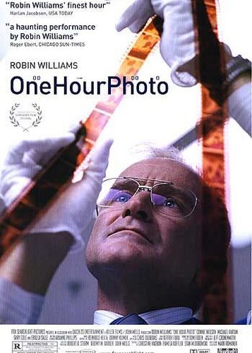 One Hour Photo - Poster 2