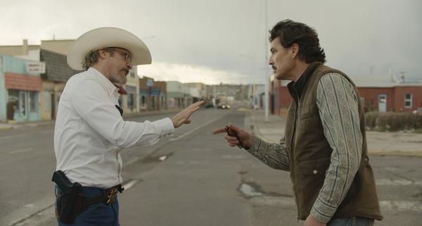 Joaquin Phoenix und Pedro Pascal in EDDINGTON (USA, Finnland 2025) © A24