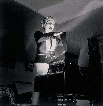Gaby Rodgers in Robert Aldrichs Film-noir-Klassiker 'Kiss Me Deadly - Das Rattennest' (USA 1955) © United Artists