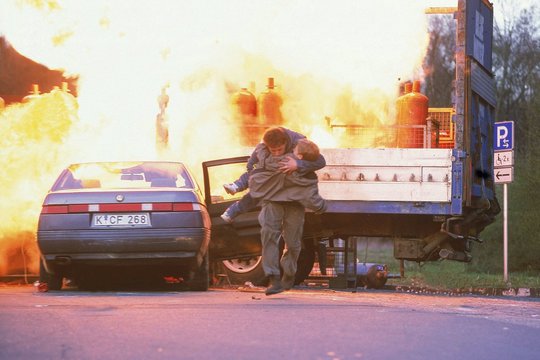 Alarm für Cobra 11 - Einsatz für Team 2 - Staffel 1 - Szenenbild 1