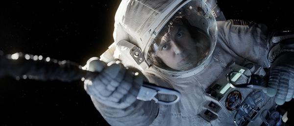 'Gravity': George Clooney im All und im Kino © Warner Bros.