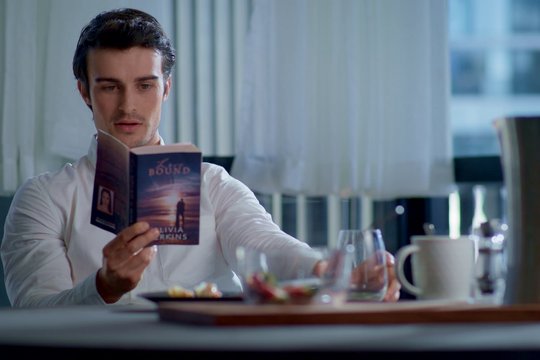 A Royal in Paradise - Ein Prinz im Paradies - Szenenbild 3
