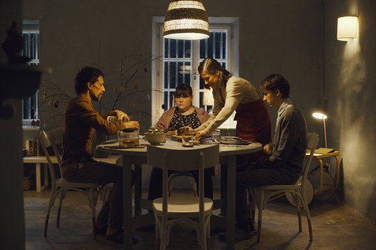 Family Dinner - Szenenbild 3
