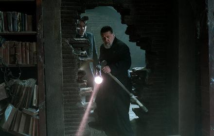 Russell Crowe als Father Gabriele Amorth in THE POPE'S EXORCIST (USA/GB/Spanien 2023) © Sony Pictures