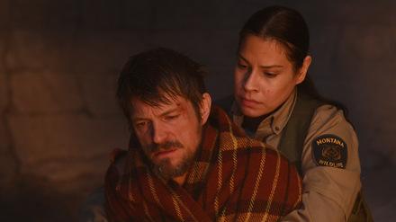 Joel Kinnaman und Cara Jade Myers in ICEFALL (Bulgarien, USA 2025) © Vuelta Germany