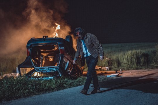 Make Me Feel - Szenenbild 3