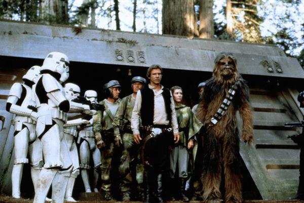 Harrison Ford und Peter Mayhew als Chewbacca, 1983 in 'Star Wars - Episode VI' © 20th Century Fox