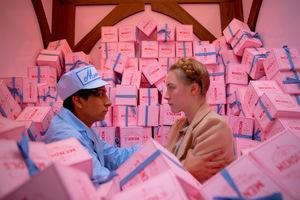 Saoirse Ronan und Tony Revolori in 'Grand Budapest Hotel'
