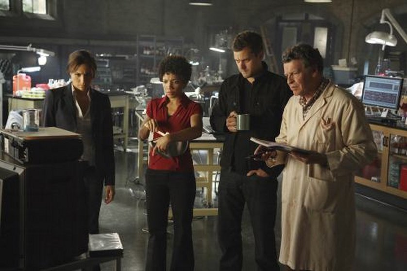 Fringe - Staffel 2: DVD oder Blu-ray leihen - VIDEOBUSTER.de