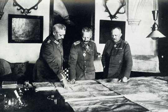 Hindenburg - Der Mann, der Hitler an die Macht verhalf - Szenenbild 6