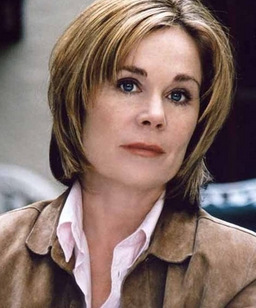 Roxanne Hart