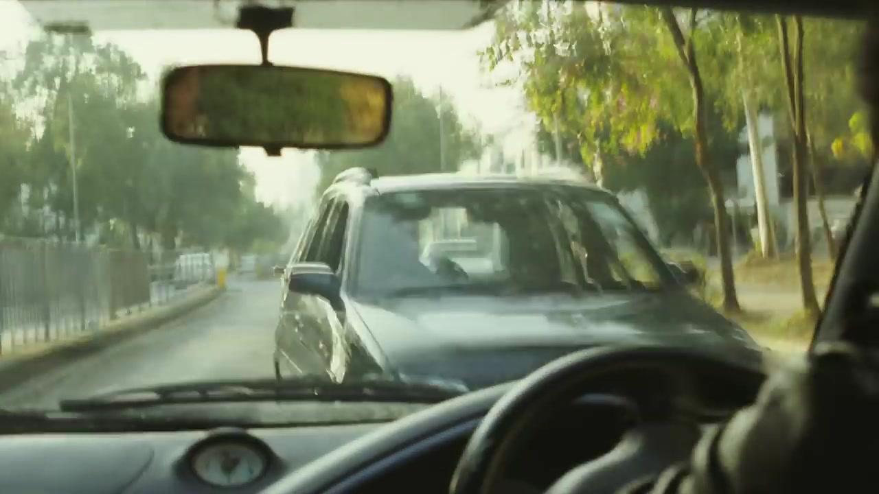 Connected - Trailer - Englisch - HD