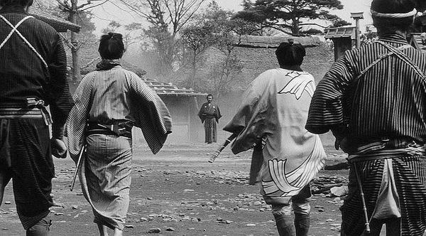 Wer lauffaul ist, greift zum Revolver statt zum Katana. © Toho/KSM