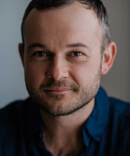Daniel Henshall