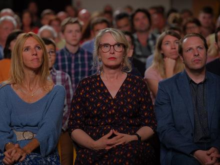Sandrine Kiberlain, Julie Delpy und Jean-Charles Clichet in DIE BARBAREN (Frankreich 2024) © Weltkino