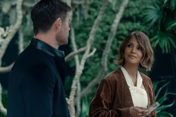 Chris Hemsworth und Halle Berry in CRIME 101 (USA/Großbritannien 2026) © MGM