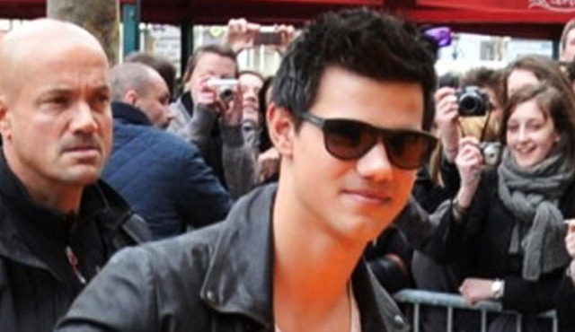 Erst Werwolf dann Knast: Der 18-jährige Taylor Lautner wandert jetzt doch hinter Gitter