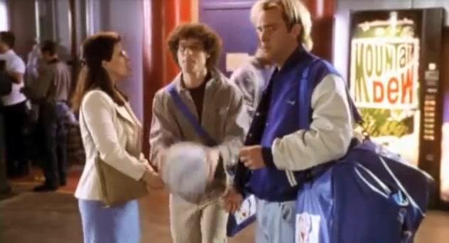 BASEketball - Die Sportskanonen - Trailer - Englisch - SD