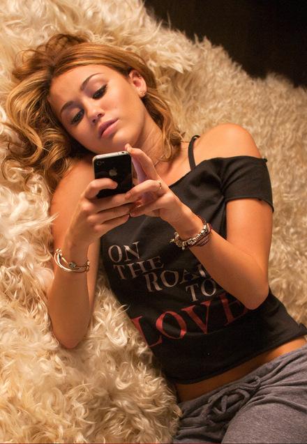 Miley Cyrus in 'LOL - Laughing Out Loud' (2012) © Constantin Film