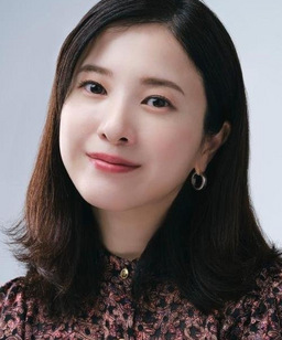 Yuriko Yoshitaka
