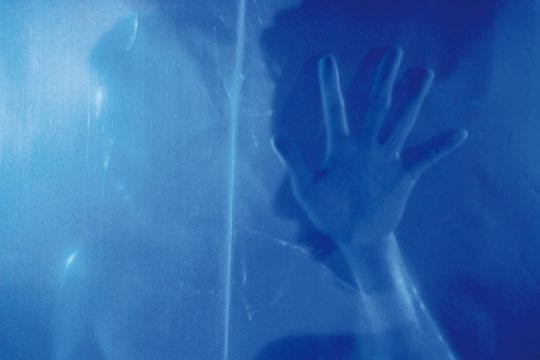Sequin in a Blue Room - Szenenbild 5