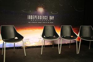 Foto-Call in London: Noch sind die Stühle auf der Bühne leer...