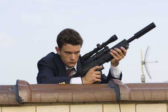 Assassination of a High School President - Lange Beine, kurze Lügen und ein Fünkchen Wahrheit - Szenenbild 1