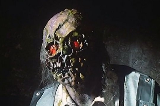 Graveyard Disturbance - Die Gruft - Szenenbild 2