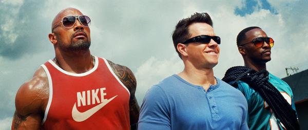 Dwayne Johnson, Wahlberg und Anthony Mackie in 'Pain & Gain' © Paramount 2013