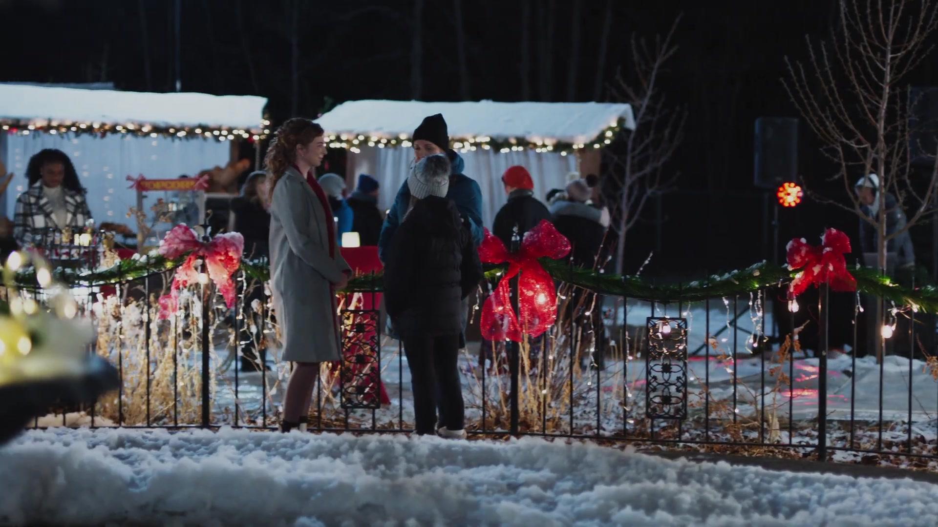 Eine Verlobung an Weihnachten - Verlobung unter dem Weihnachtsbaum - Trailer - Englisch - HD