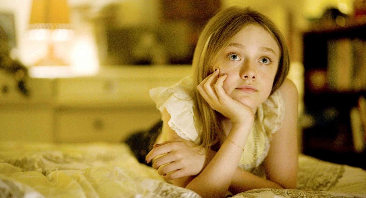 Filme schauen statt Trübsal blasen! Dakota Fanning als Anne Hagen in 'Winged Creatures' (USA 2008) © Constantin Film