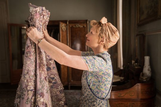 Mrs. Harris und ein Kleid von Dior - Szenenbild 3