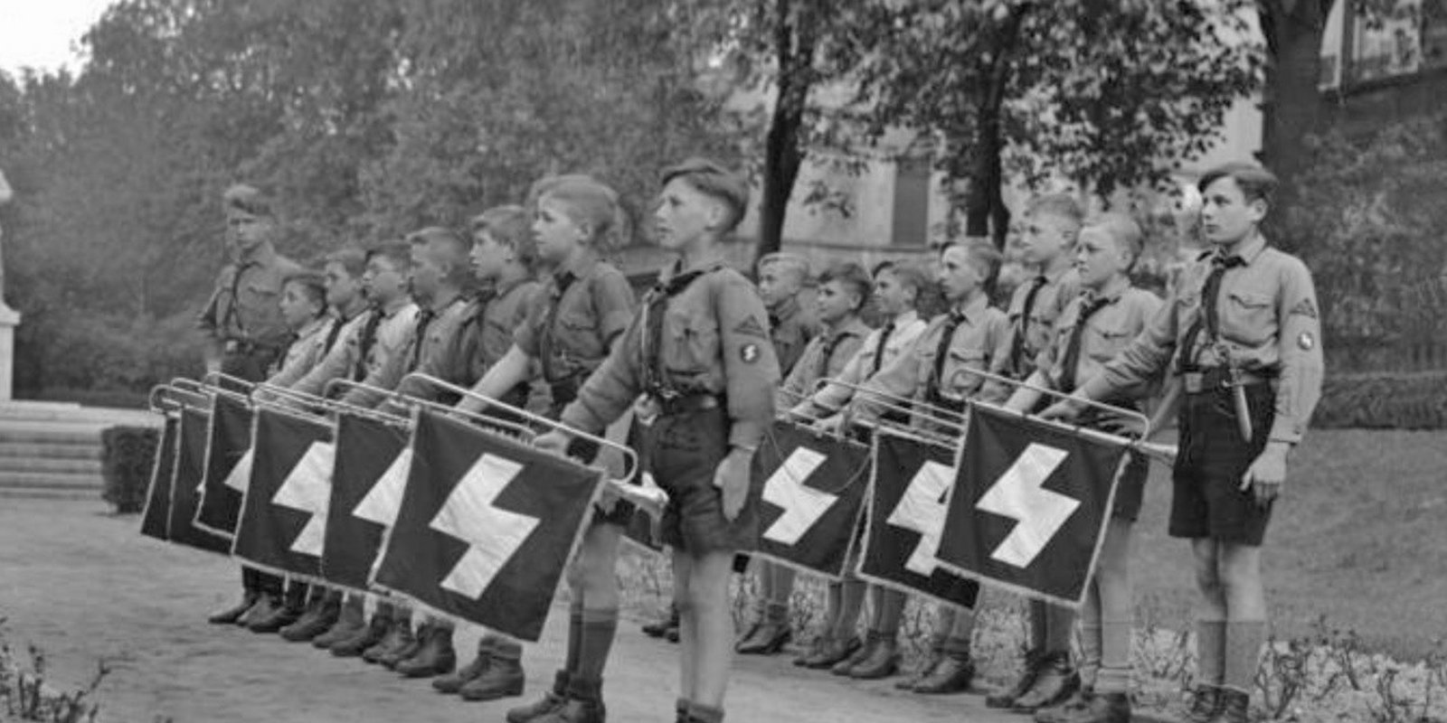 Pimpf war jeder & Im Zeichen des Feuers