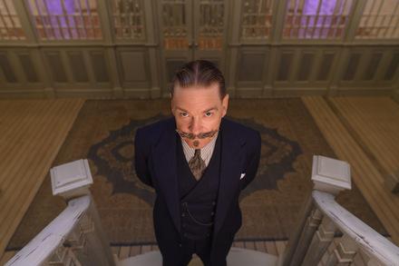 Regisseur Kenneth Branagh als Hercule Poirot © 20th Century Studios
