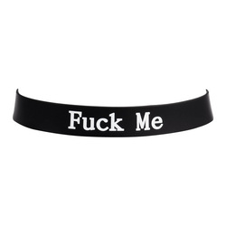 Halsband mit Aufschrift FUCK ME