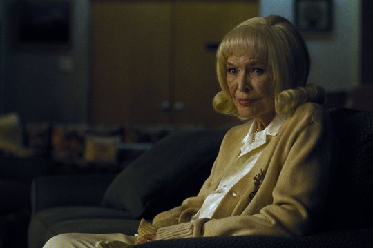 Mother, Couch - Szenenbild 4