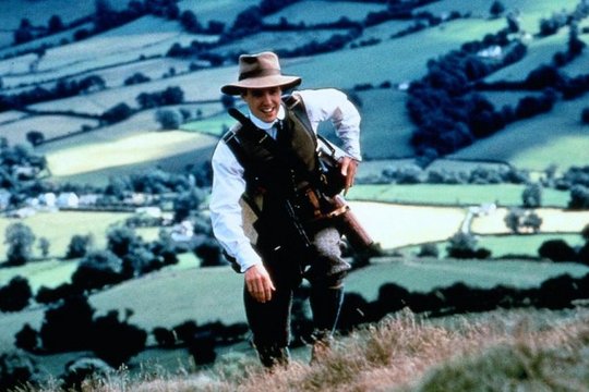 Der Engländer, der auf einen Hügel stieg und von einem Berg herunterkam - Szenenbild 1