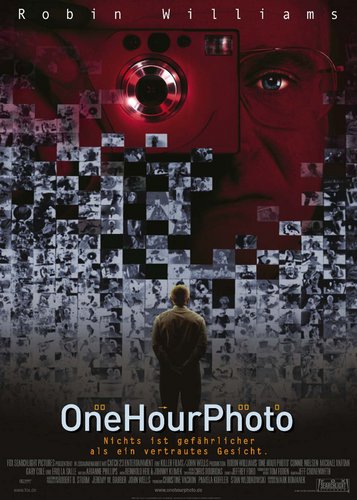 One Hour Photo - Poster 1