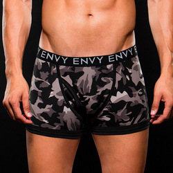 Knappe Camouflage-Shorts