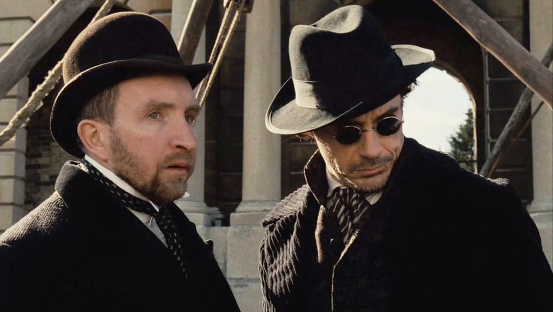 Инспектор из истории о шерлоке холмсе. Лестрейд из Шерлока Холмса с Робертом Дауни младшим.