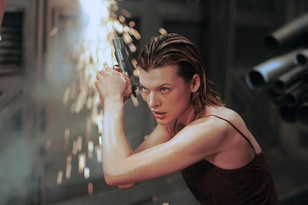 Milla Jovovich in 'Resident Evil' (Deutschland, Frankreich, Großbritannien 2002) © Constantin Film