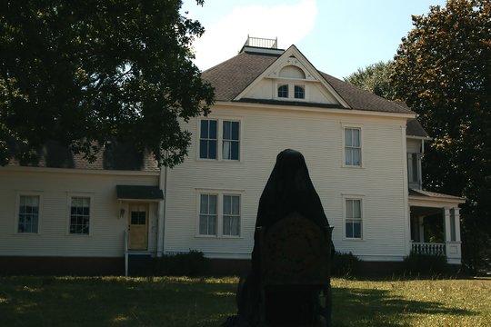 The Woman in the Yard - Szenenbild 1